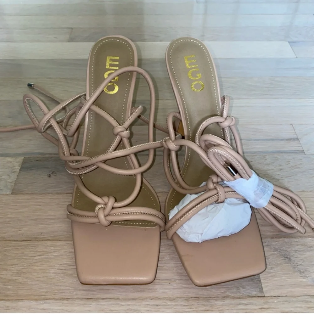 EGO NWT 11 Beige Nude Strappy Tie Up Stiletto Cake Stand Heels Sandals Fiat Shoe